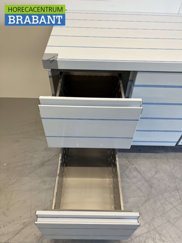 Edelstahl Coreco Premium gekühlte Werkbank 2 Schubladen und 1 Tür 1/1 Gastronorm 134,5 cm Catering – Bild 4