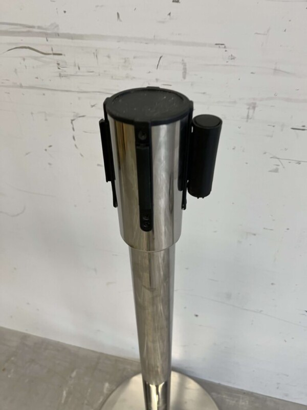 Saro Absperrpfosten Schwarz mit Zugband 180 cm Horeca – Bild 4