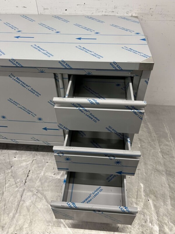 Edelstahl Arbeitsschrank Arbeitstisch 2 Schiebetüren und 3 Schubladen 160 cm Catering – Bild 5