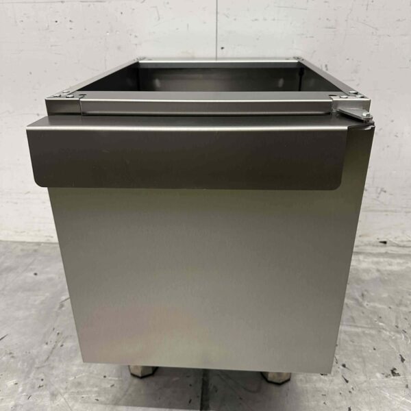 Edelstahlsockel mit Flügeltür 650 Serie 40 cm Horeca