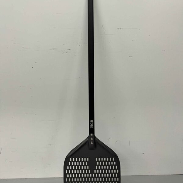 Pizzaschneider harteloxiert, gelochte Klinge 30 cm, Stiellänge 90 cm Horeca