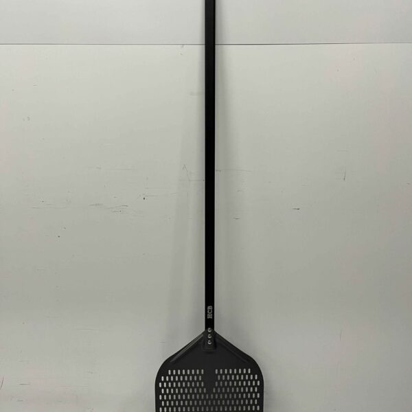 Pizzaschneider harteloxiert, gelochte Klinge 35 cm, Stiellänge 120 cm Horeca
