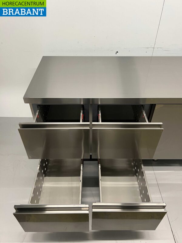 Edelstahl Coreco Premium gekühlte Werkbank 4 Schubladen und 2 Türen 1/1 Gastronorm 224,5 cm Horeca – Bild 4