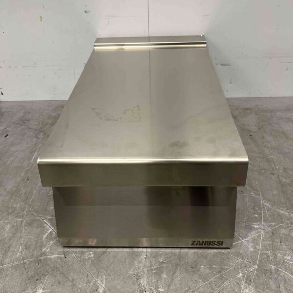 Zanussi Arbeitseinheit aus Edelstahl Neutrale Blende 40 cm Horeca