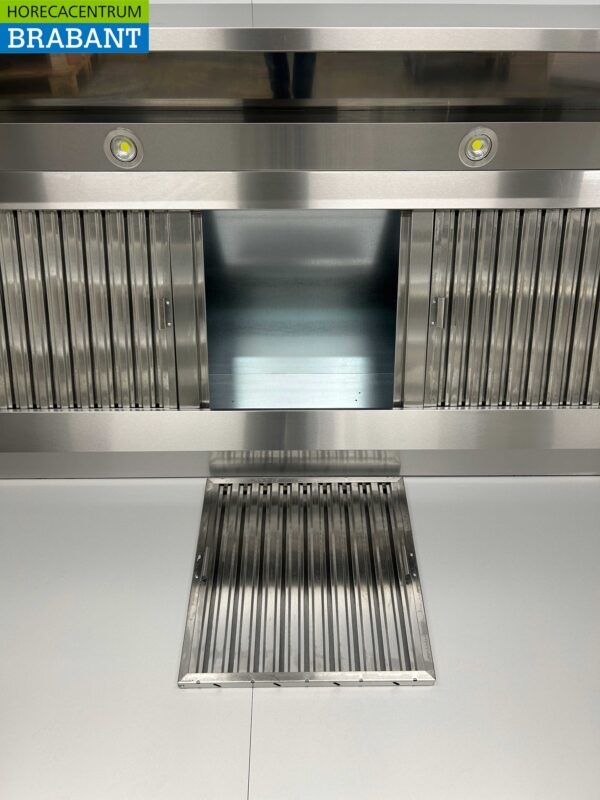 Edelstahl-Dunstabzugshaube mit Lamellenfiltern Premium-line 300 cm schräg Modell Horeca – Bild 4