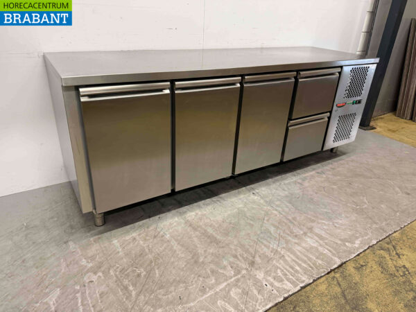 Edelstahl Tecnodom Gekühlte Werkbank 3 Türen und 2 Schubladen 232,5 cm 230V Horeca – Bild 3
