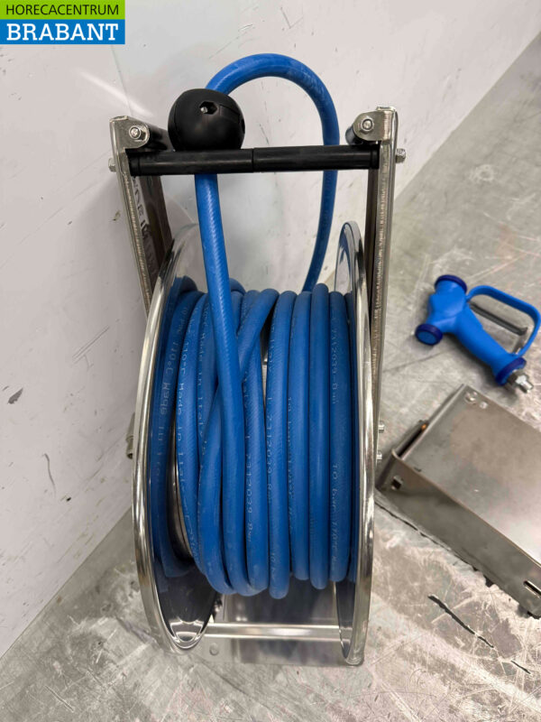 Edelstahl-Schlauchtrommel mit 10-Meter-Schlauch und Reinigungspistole Horeca – Bild 5