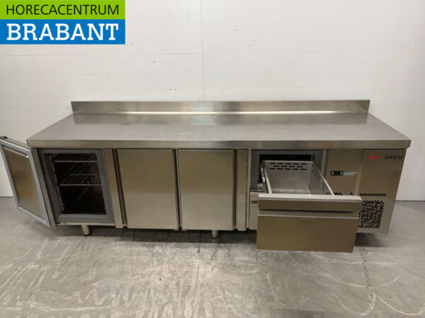 Edelstahl Infrico Gekühlte Werkbank 3 Türen und 2 Schubladen 245 cm 230V Horeca – Bild 3