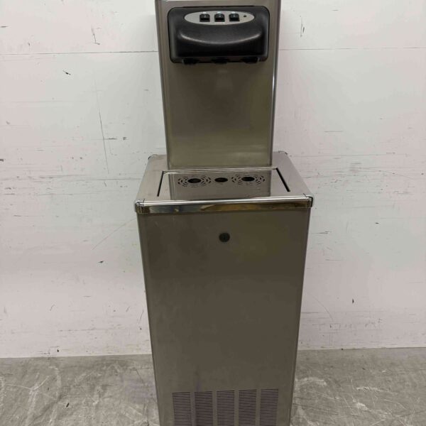 Cosmetal Wasserspender Gekühlter Spender 230V Horeca