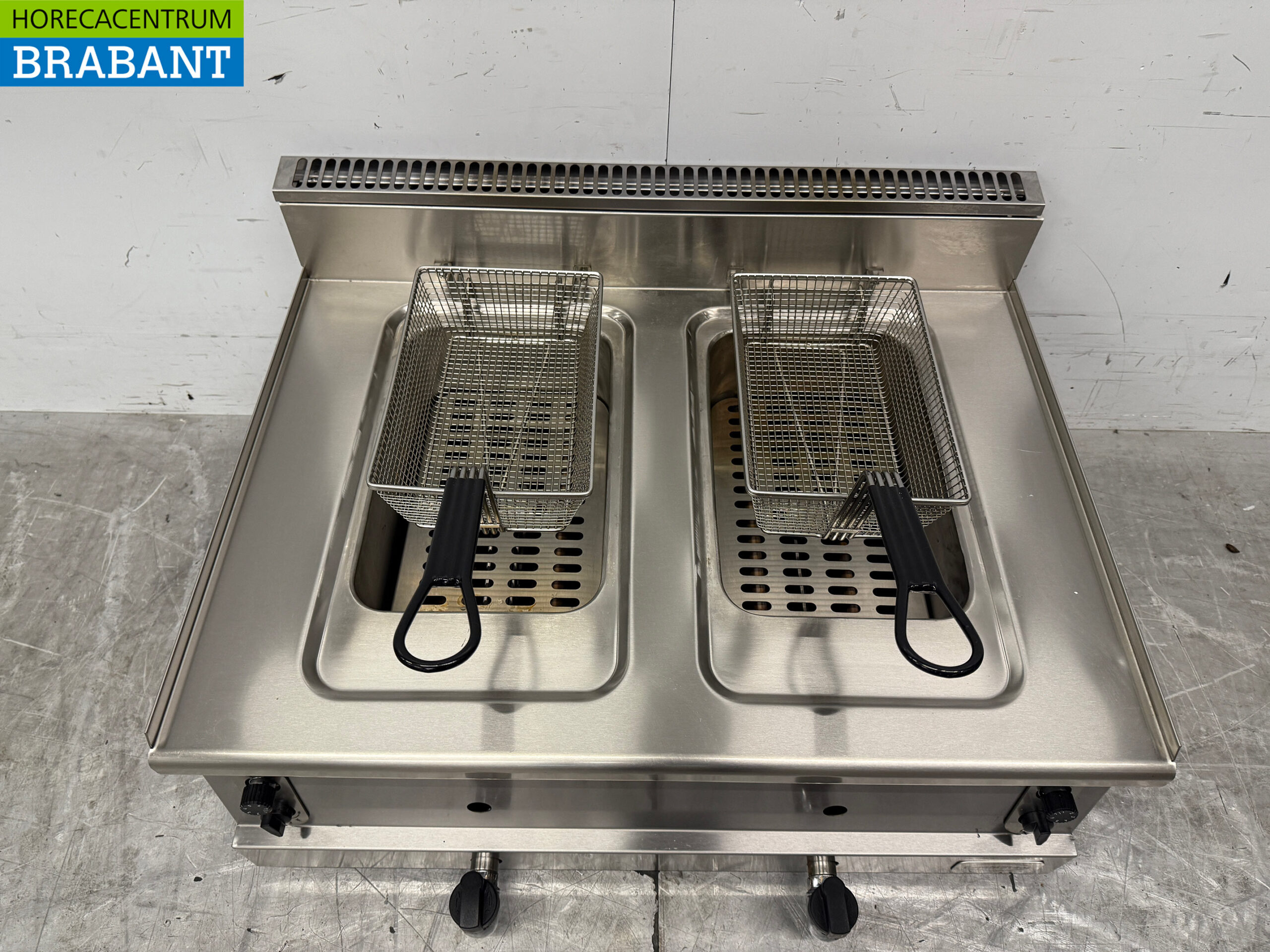 Combisteel Doppel-Fritteuse aus Edelstahl 2 x 8 Liter Erdgas Catering – Bild 4