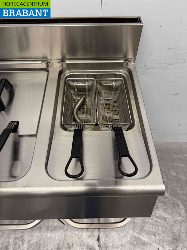 Combisteel Doppelfritteuse aus Edelstahl 2 x 15 Liter GAS Catering – Bild 4