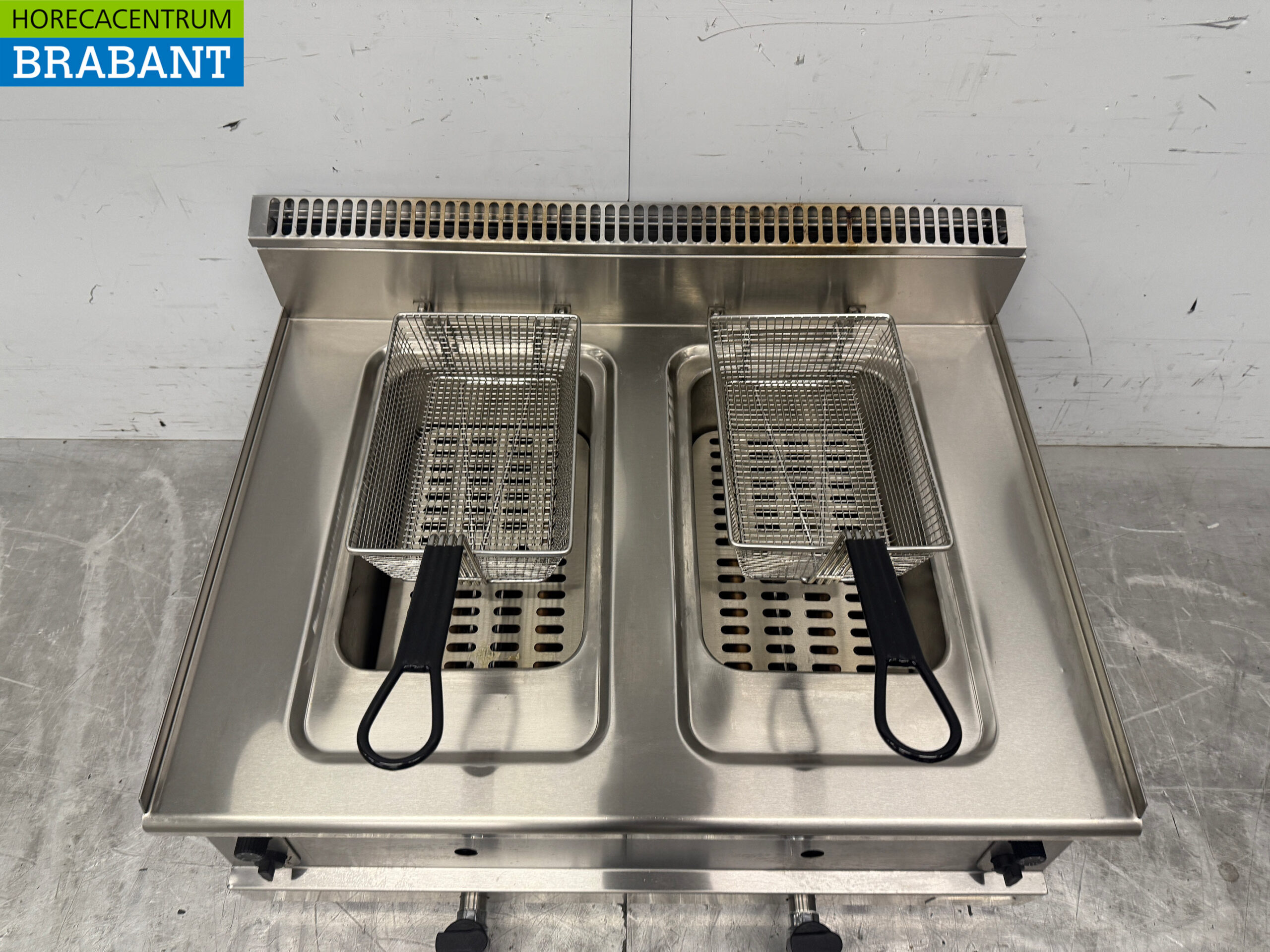 Combisteel Doppelfritteuse aus Edelstahl 2 x 8 Liter GAS Catering – Bild 4