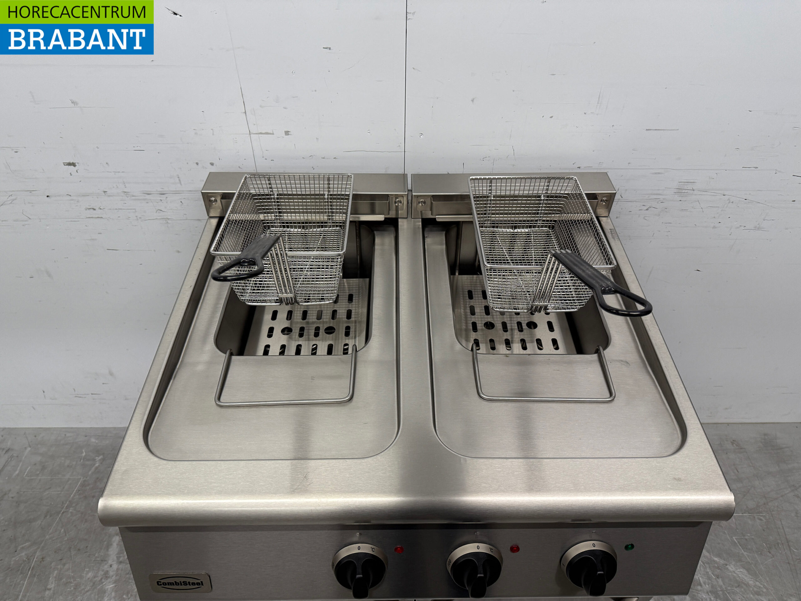 Combisteel Doppelfritteuse aus Edelstahl 2 x 18 Liter 400V Horeca – Bild 4