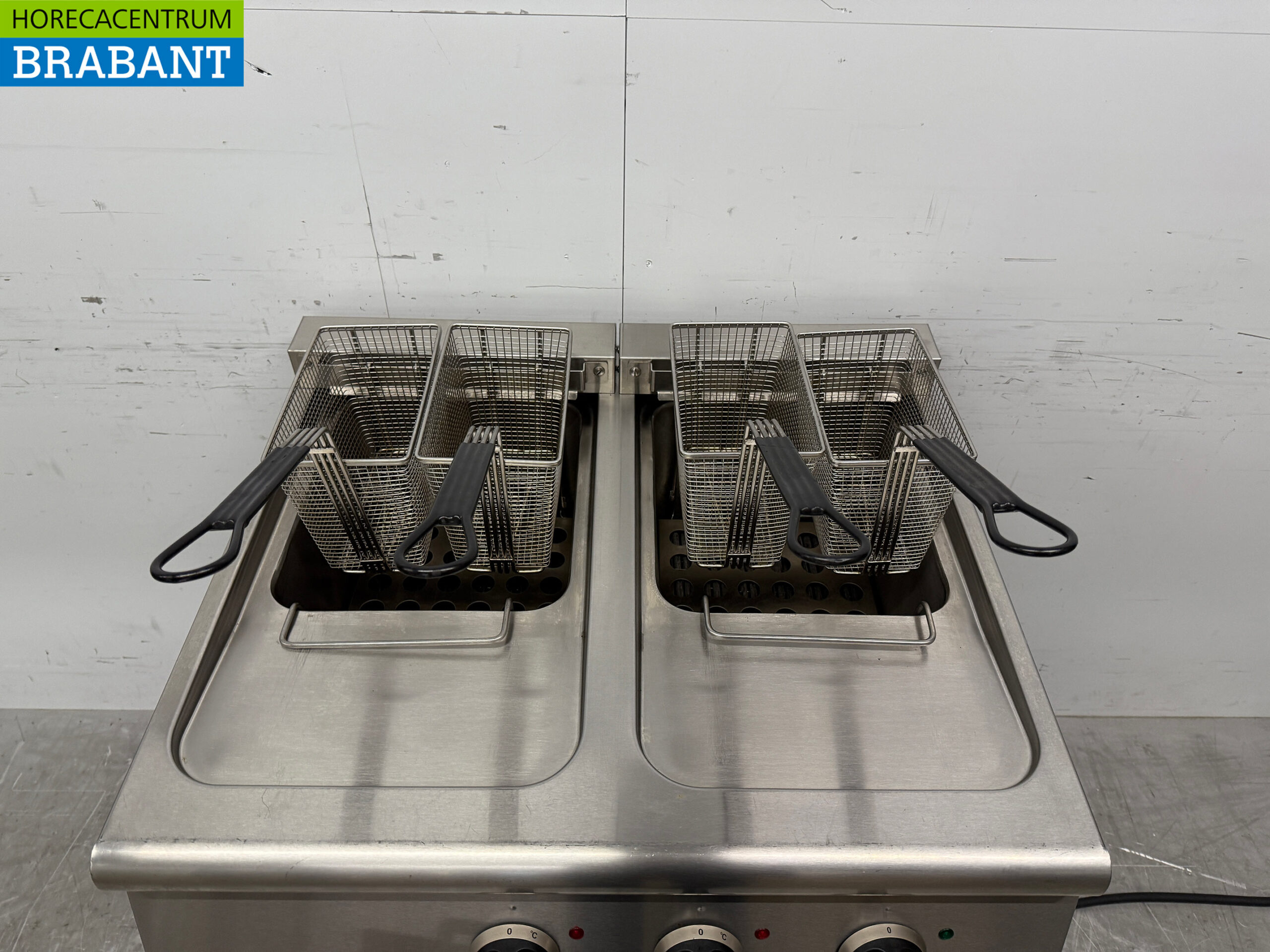Combisteel Doppelfritteuse aus Edelstahl 2 x 18 Liter 400V Horeca – Bild 4