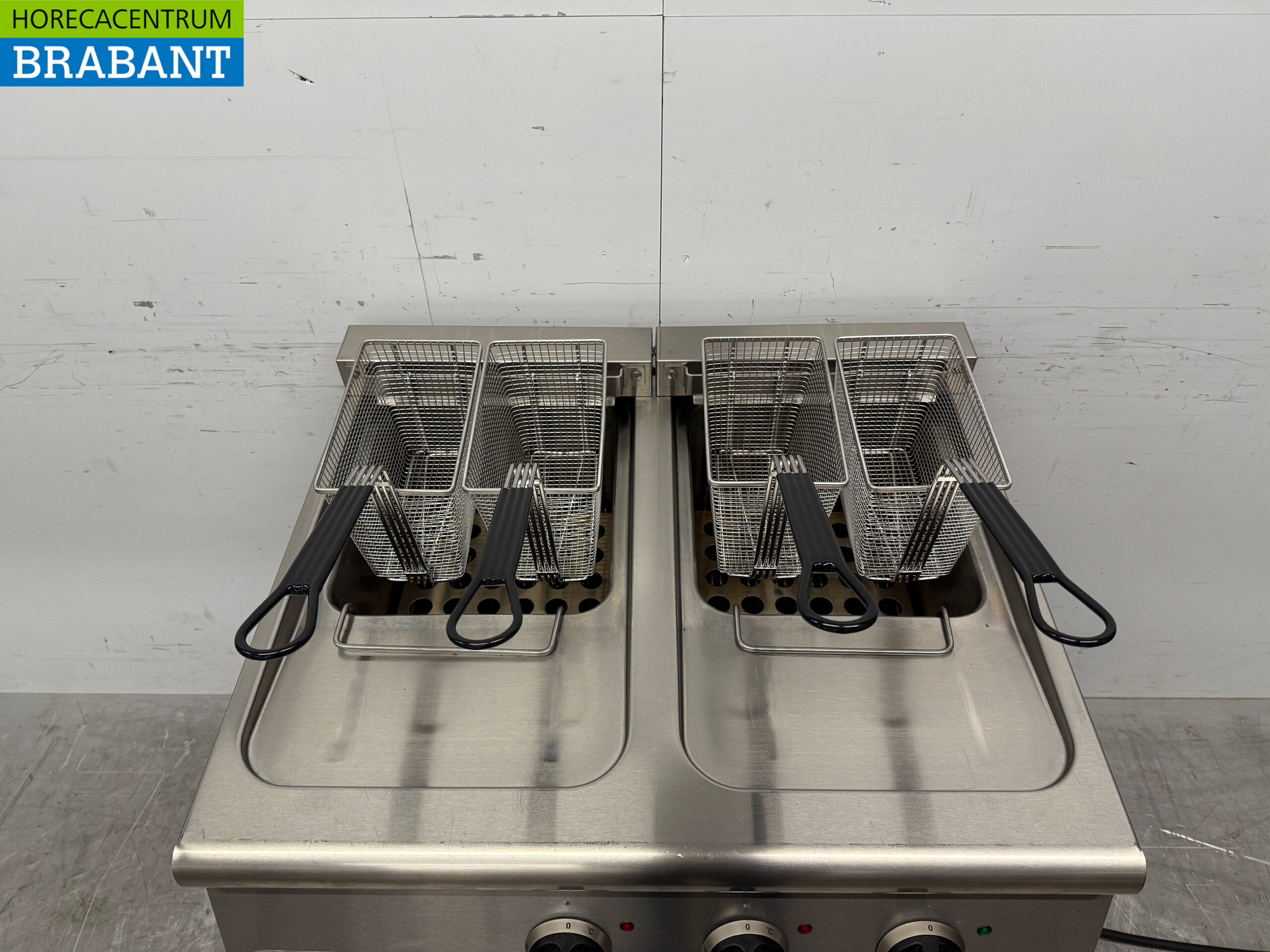 Combisteel Doppelfritteuse aus Edelstahl 2 x 18 Liter 400V Horeca – Bild 4