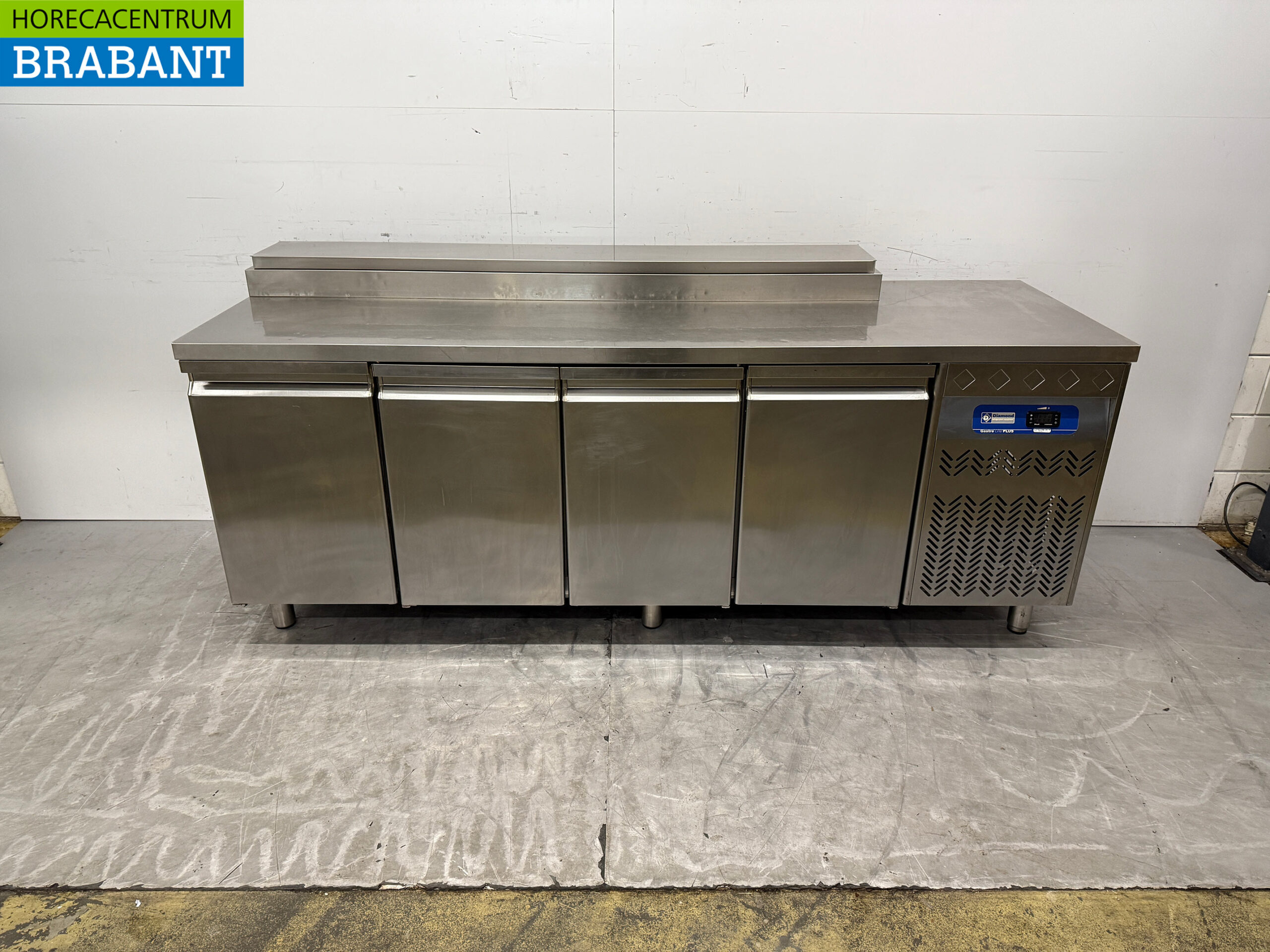 Edelstahl Diamond Gekühlte Werkbank mit Salatiere 4 Türen 219 cm 230V Horeca