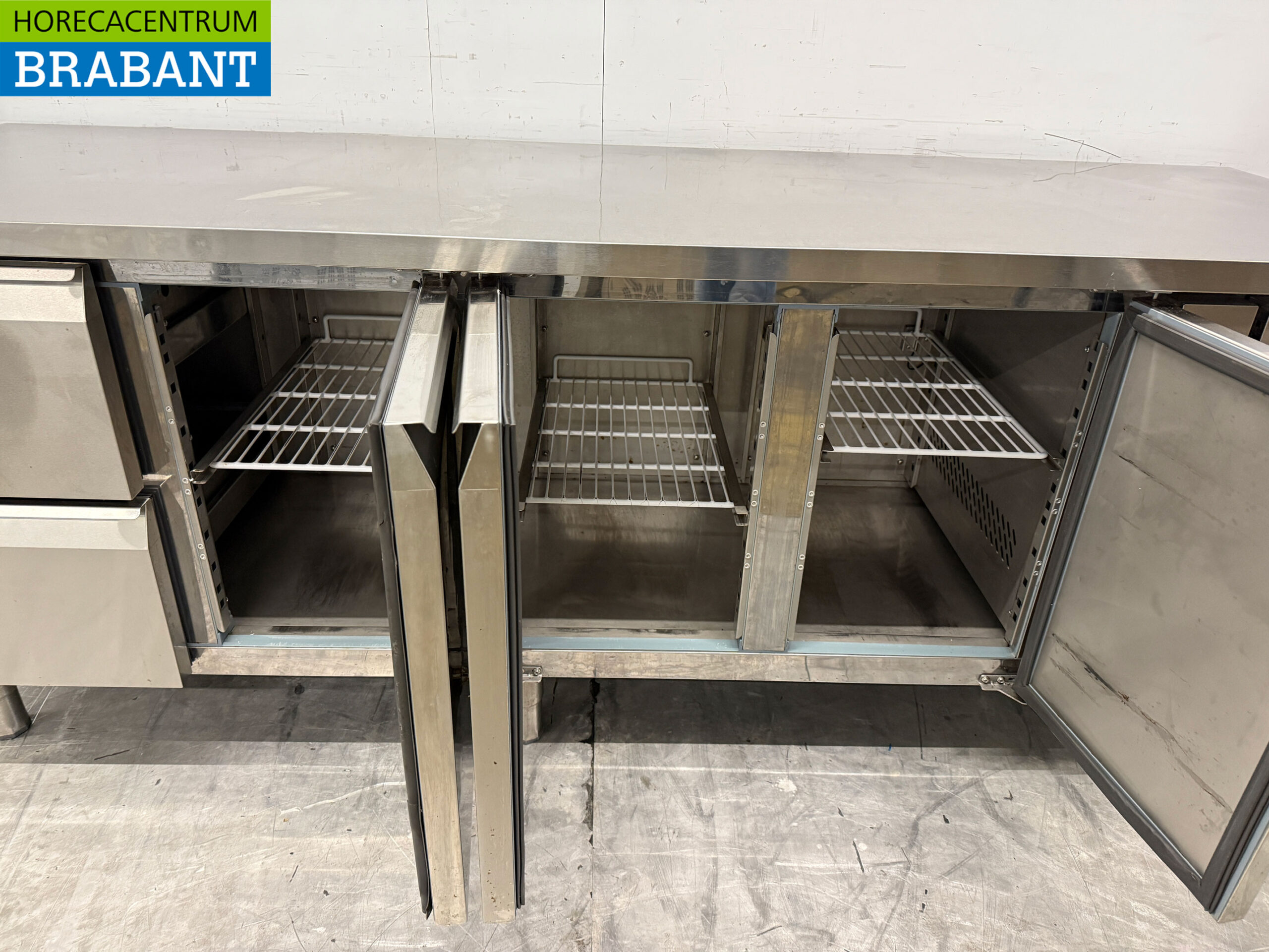 Edelstahl Combisteel Gekühlte Werkbank mit 3 Türen und 2 Schubladen 223 cm 230V Horeca – Bild 5