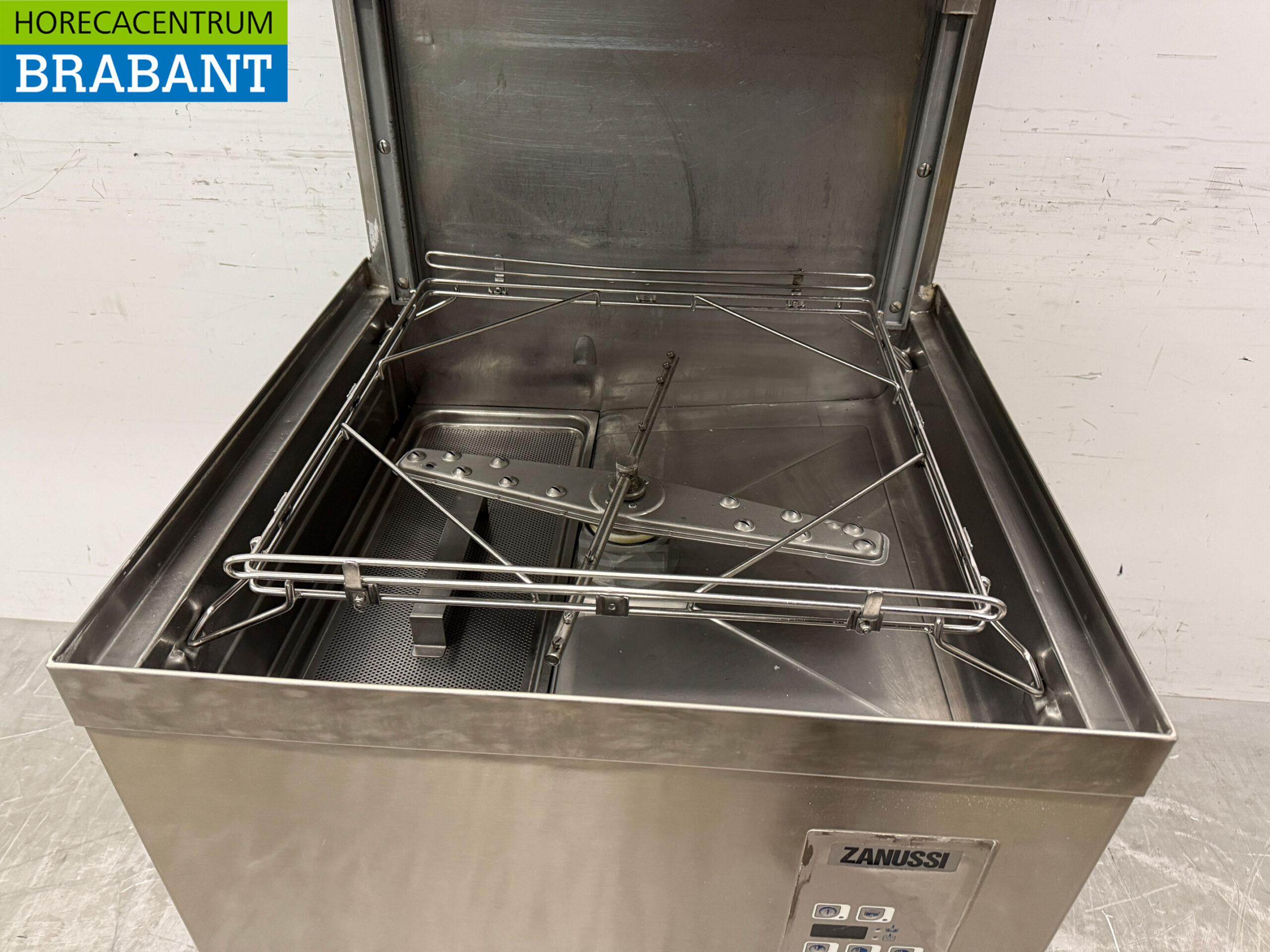 Zanussi Durchlaufgeschirrspüler aus Edelstahl mit Ablaufpumpe 400V Horeca – Bild 4