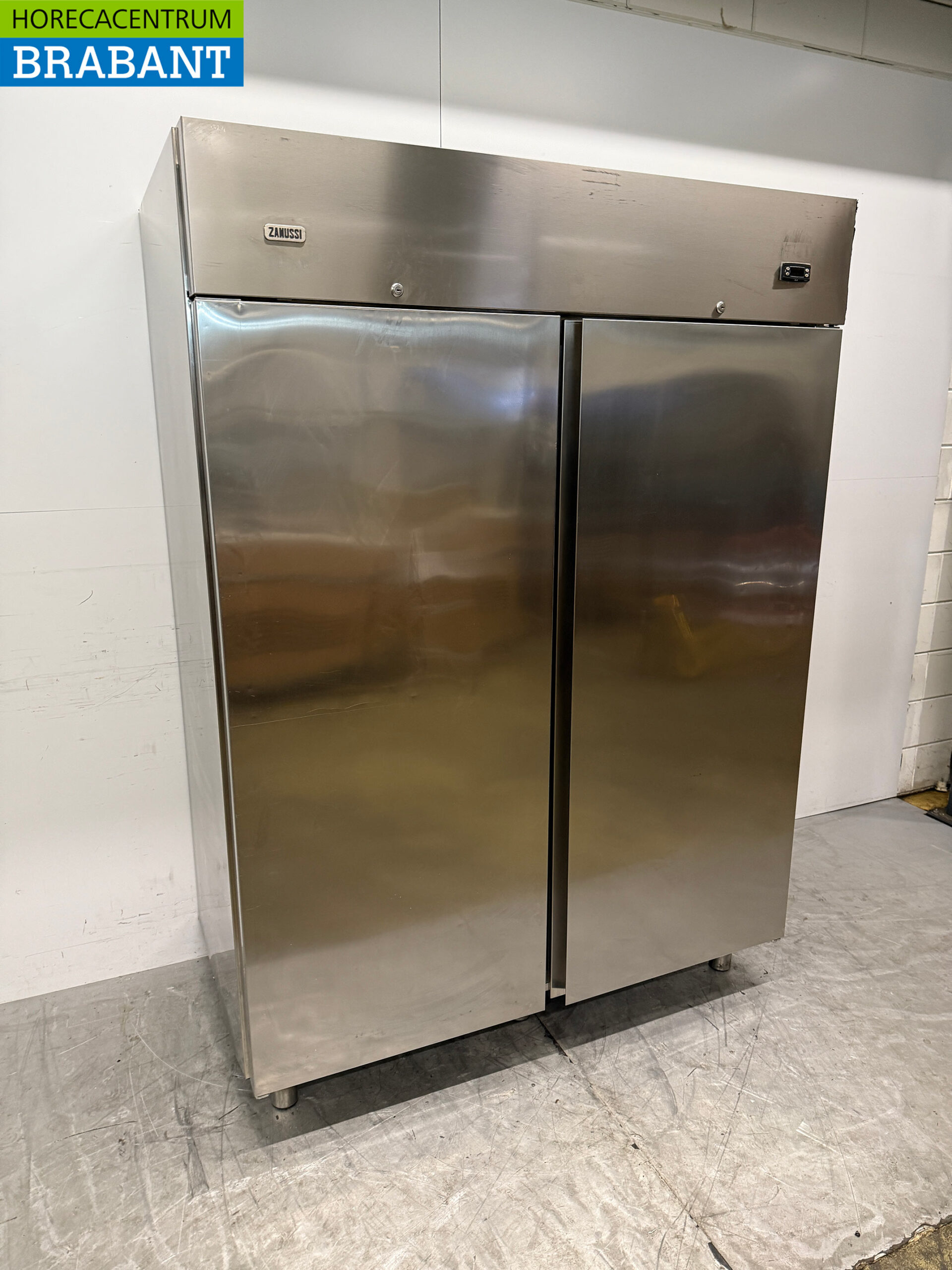 Zanussi Doppeltüriger Kühlschrank aus Edelstahl 1300 Liter 230V Horeca – Bild 3