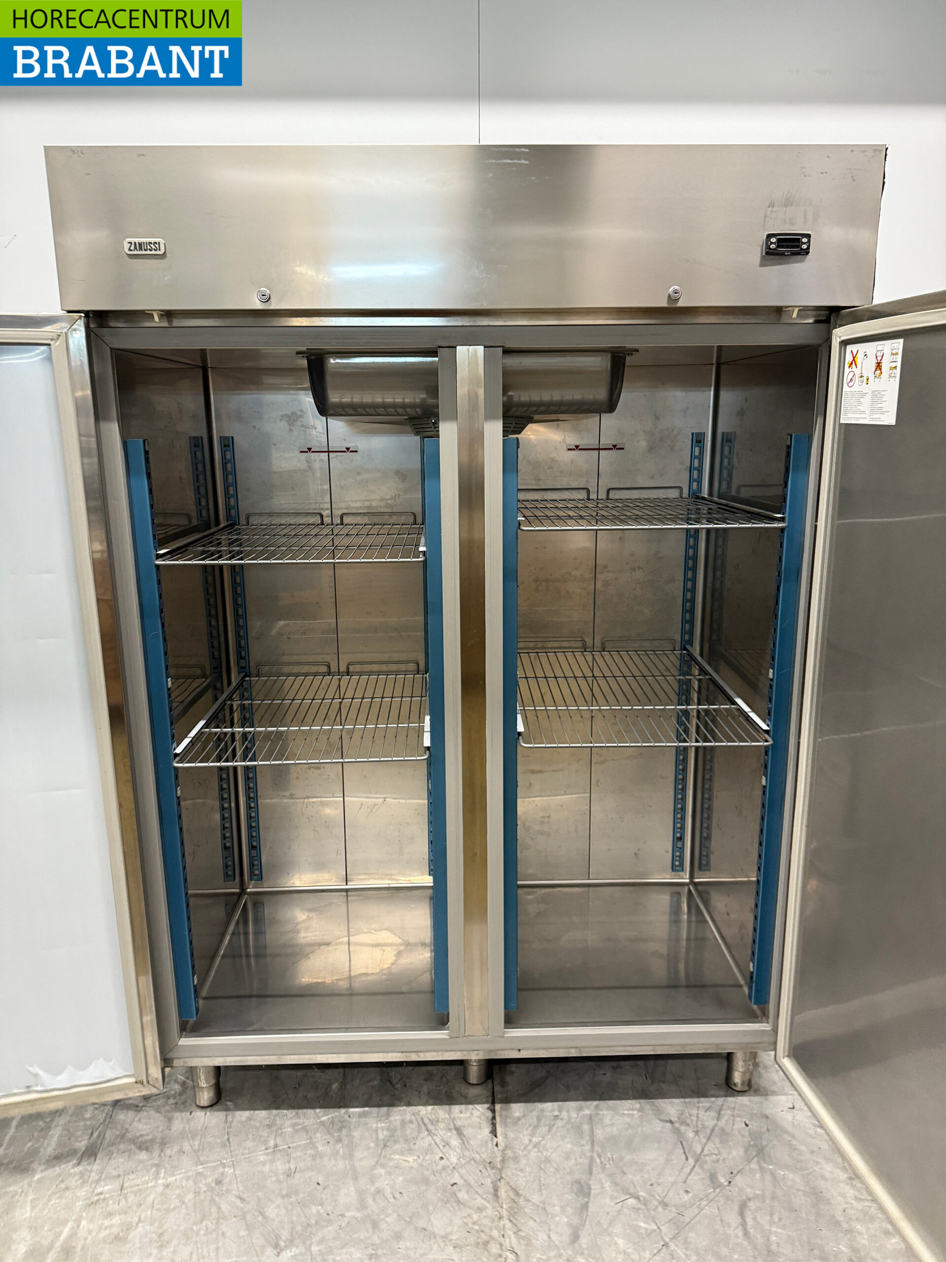 Zanussi Doppeltüriger Kühlschrank aus Edelstahl 1300 Liter 230V Horeca – Bild 4