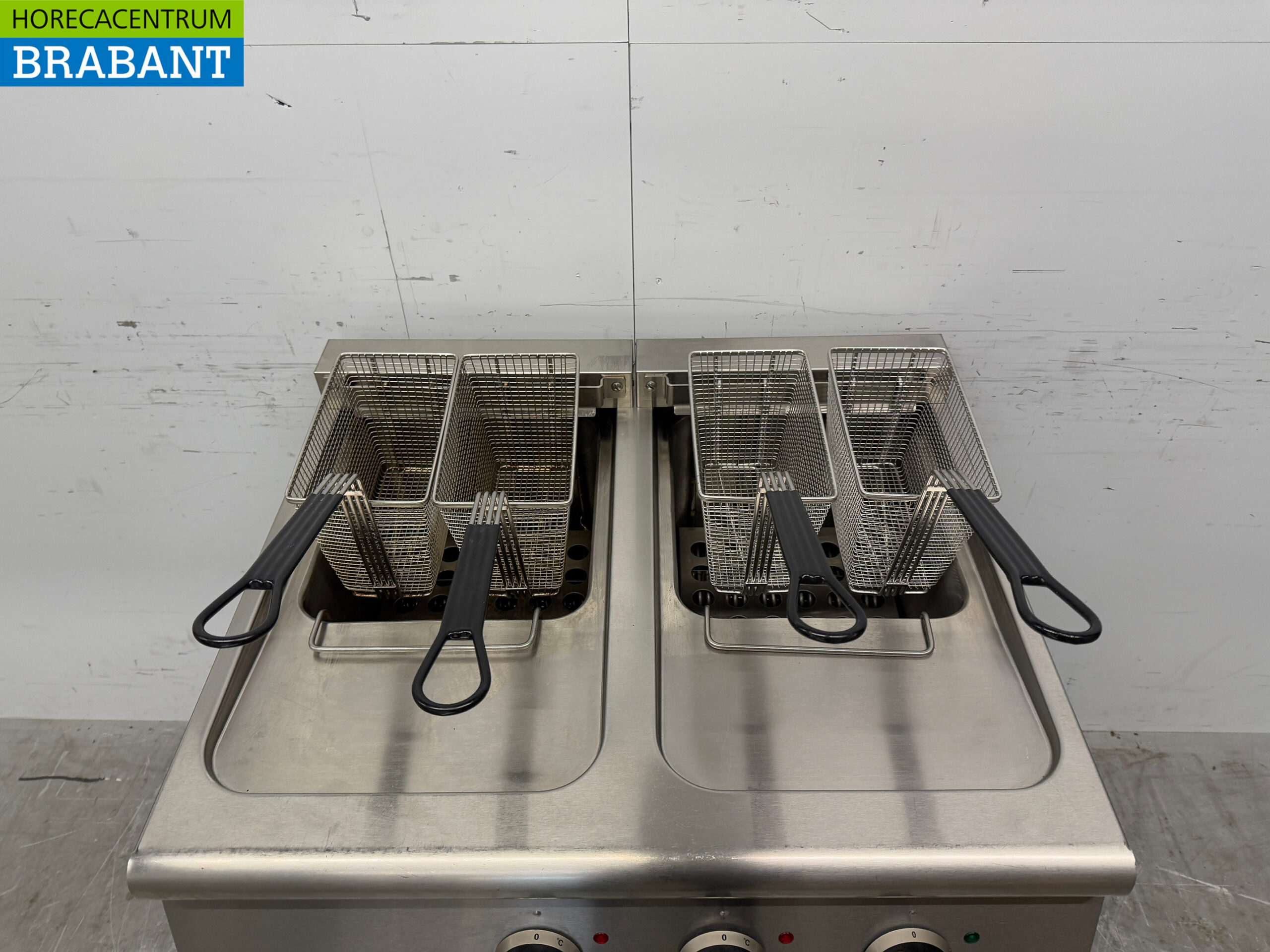 Combisteel Doppelfritteuse aus Edelstahl 2 x 18 Liter 400V Horeca – Bild 4