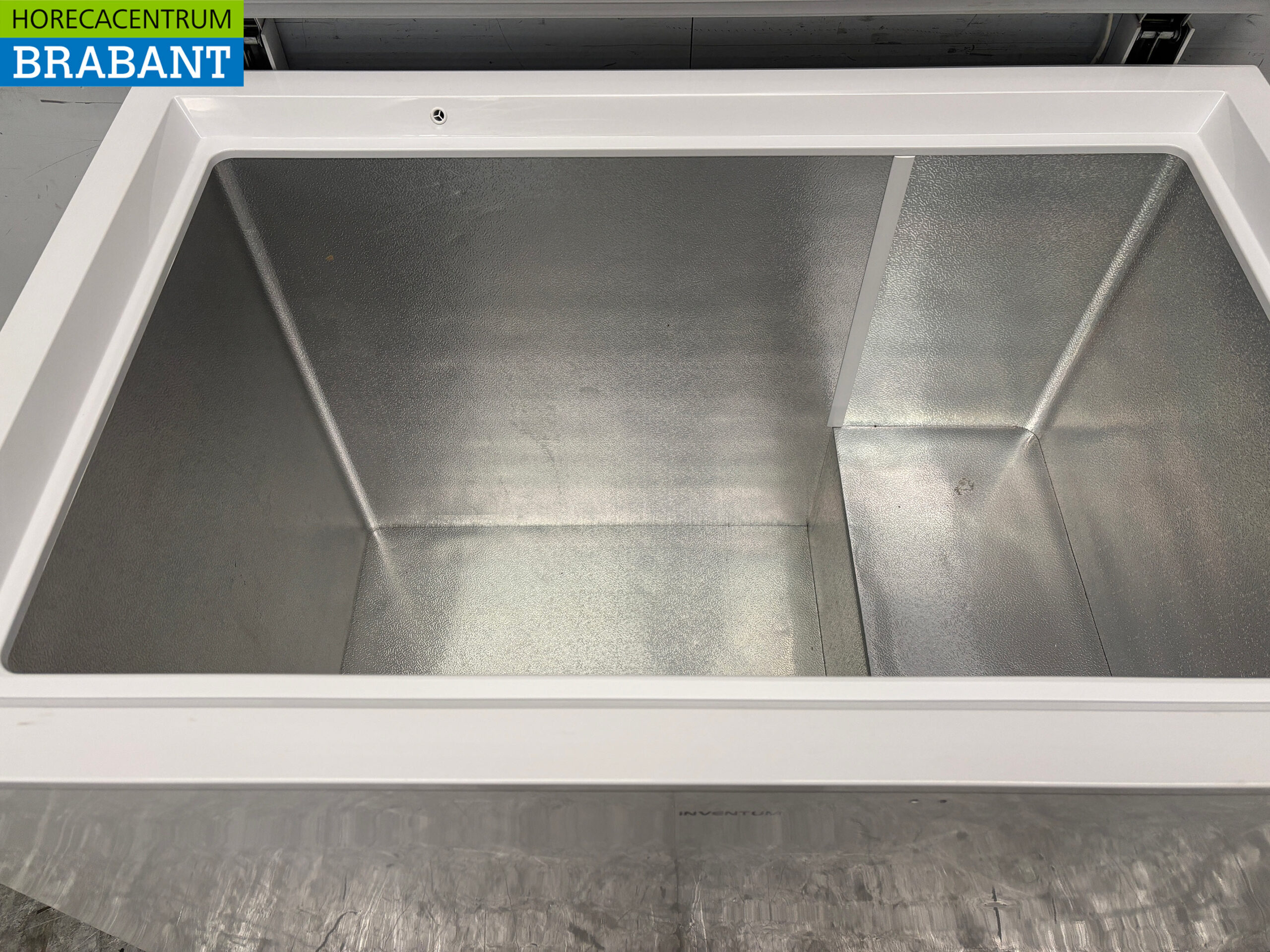 Inventum Gefrierschrank Gefriertruhe mit klappbarem Deckel 304 Liter 230V Horeca – Bild 5