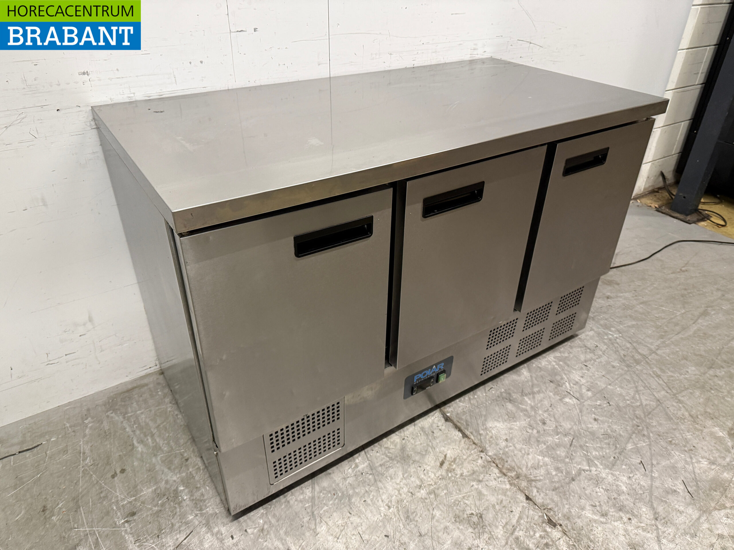 Edelstahl Polar Gekühlte Werkbank 3 Türen 137 cm 230V Horeca – Bild 3