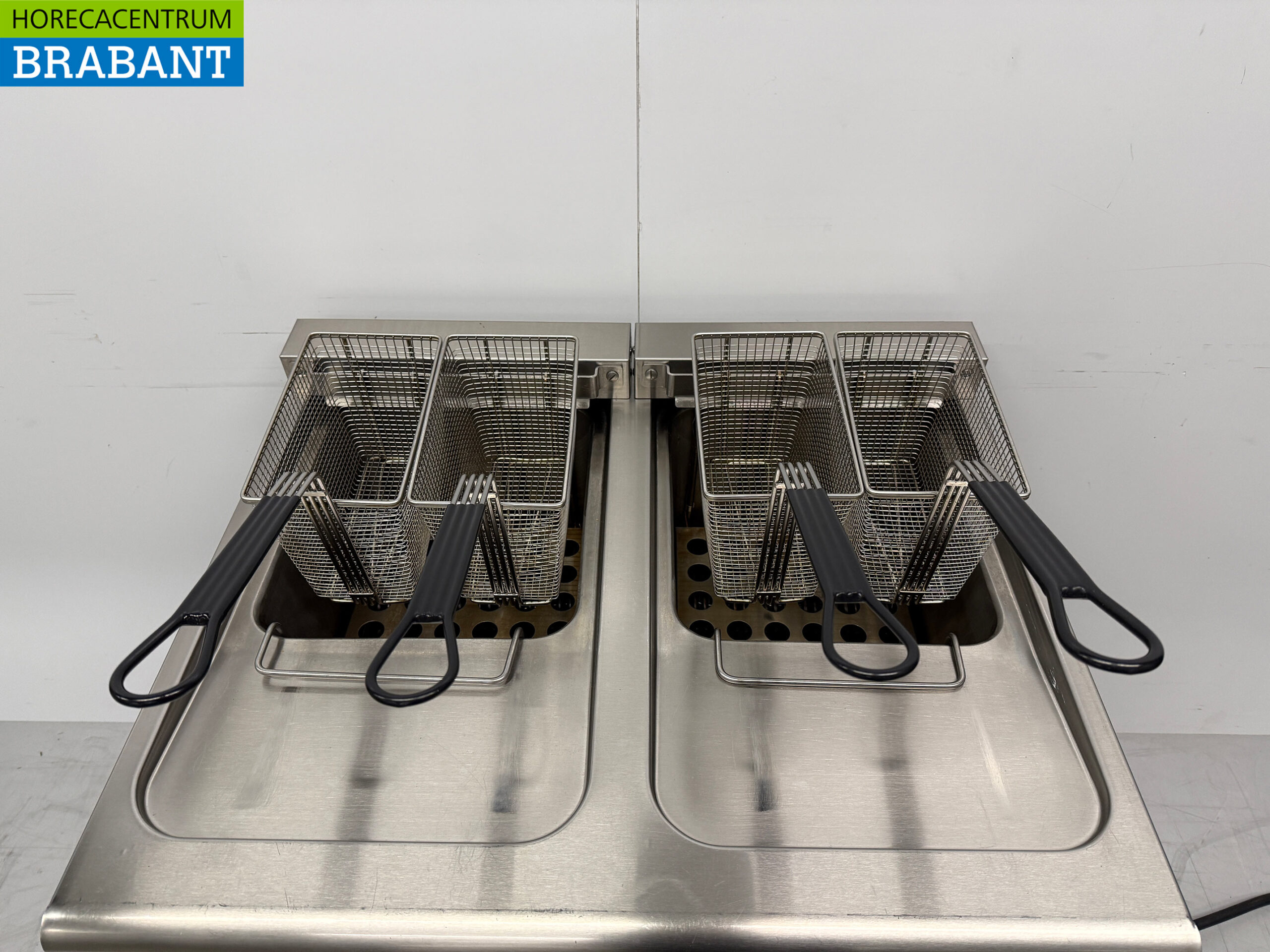 Combisteel Doppelfritteuse aus Edelstahl 2 x 18 Liter 400V Horeca – Bild 4