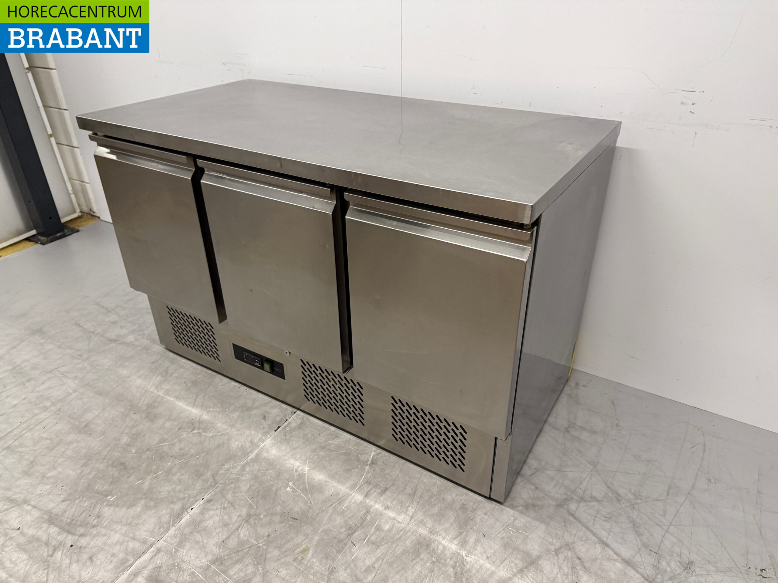 Gekühlte Werkbank aus Edelstahl 3 Türen 137 cm 230V Horeca – Bild 2