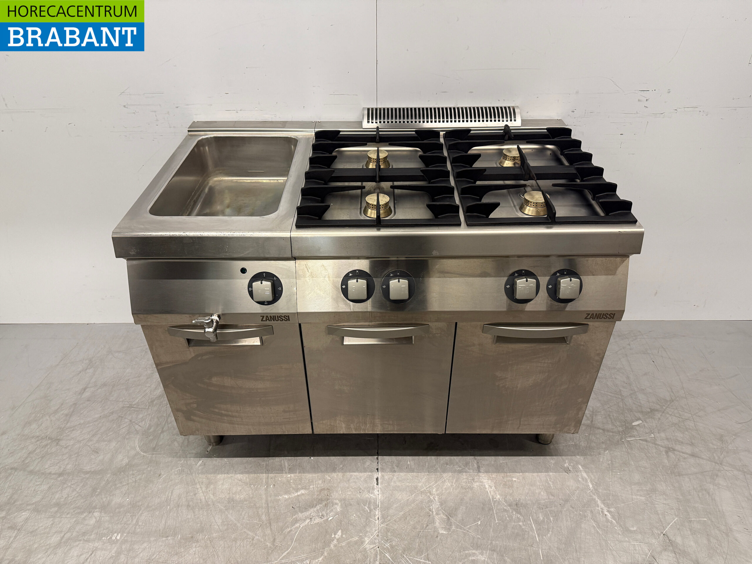 Zanussi 4-Flammen-Herd aus Edelstahl mit Bain Marie 1 x 1/1 GN GAS + 230V Horeca