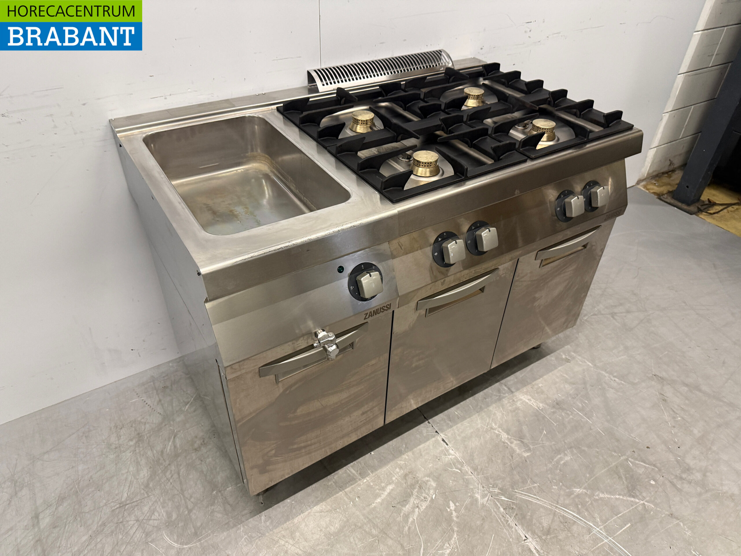 Zanussi 4-Flammen-Herd aus Edelstahl mit Bain Marie 1 x 1/1 GN GAS + 230V Horeca – Bild 3