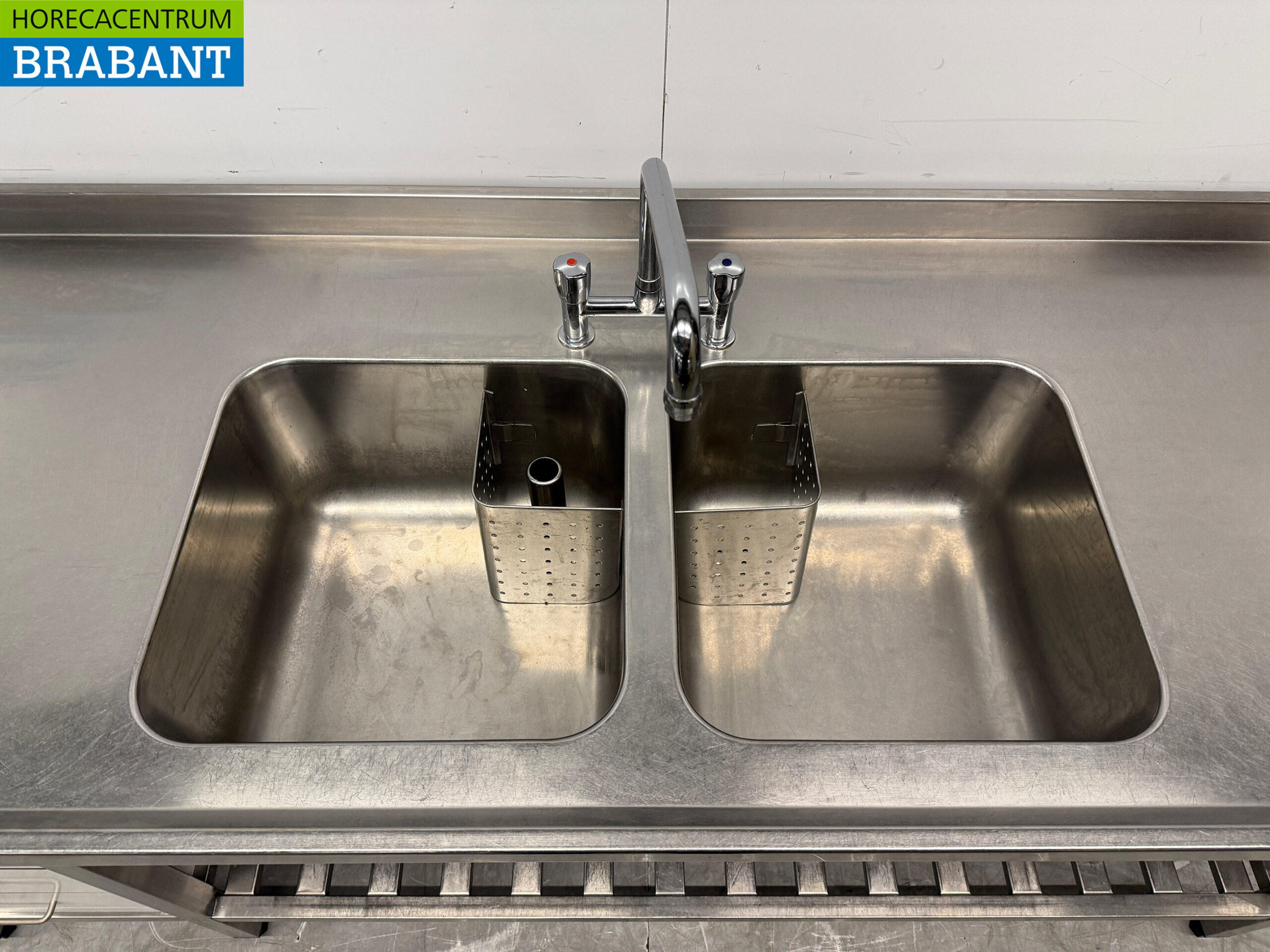 Edelstahl Doppelspültisch mit Wasserhahn 215 x 70 x 90 cm Catering – Bild 4