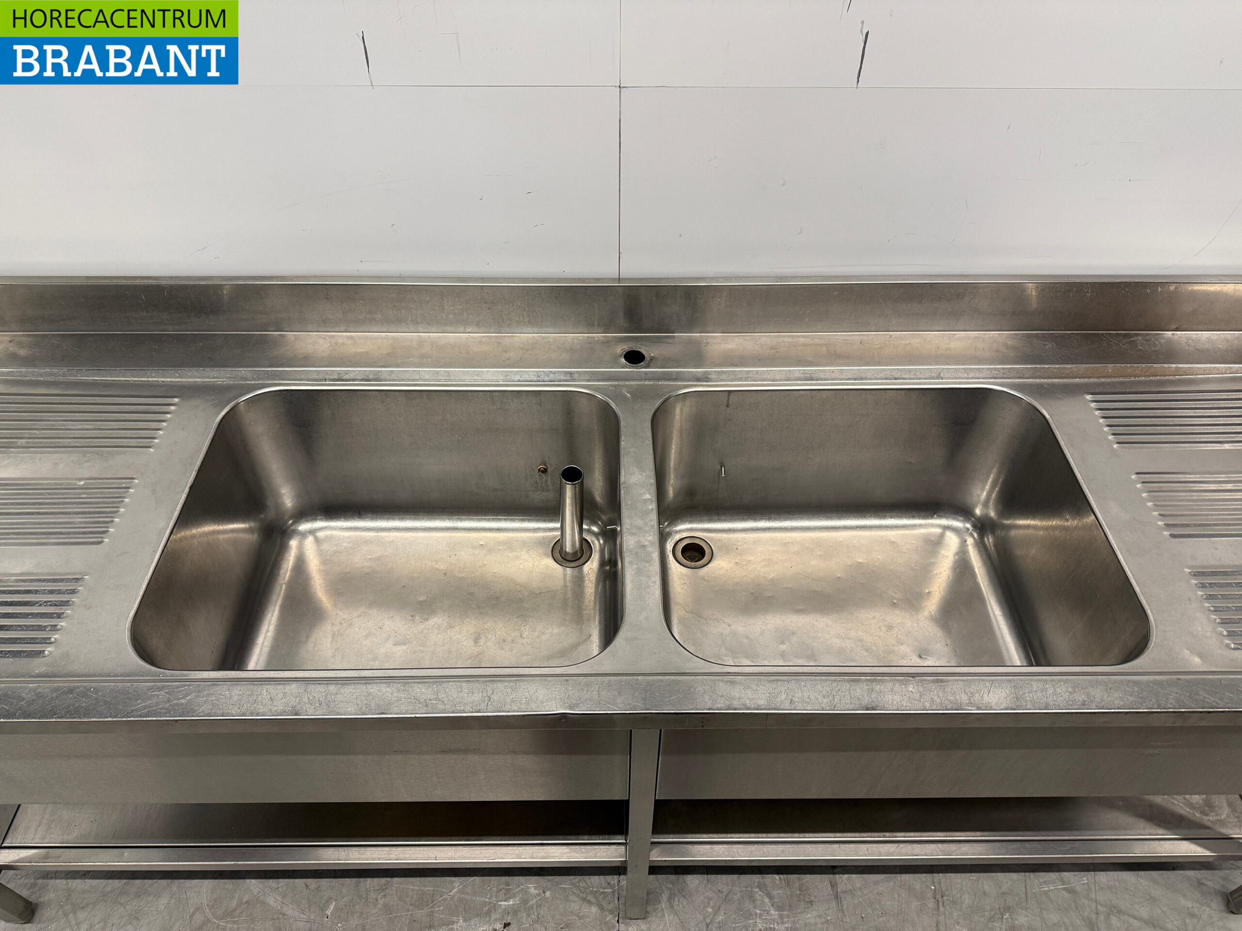 Edelstahl-Spültisch Doppelspüle mit Unterregal 240 x 70 x 91 cm Catering – Bild 4