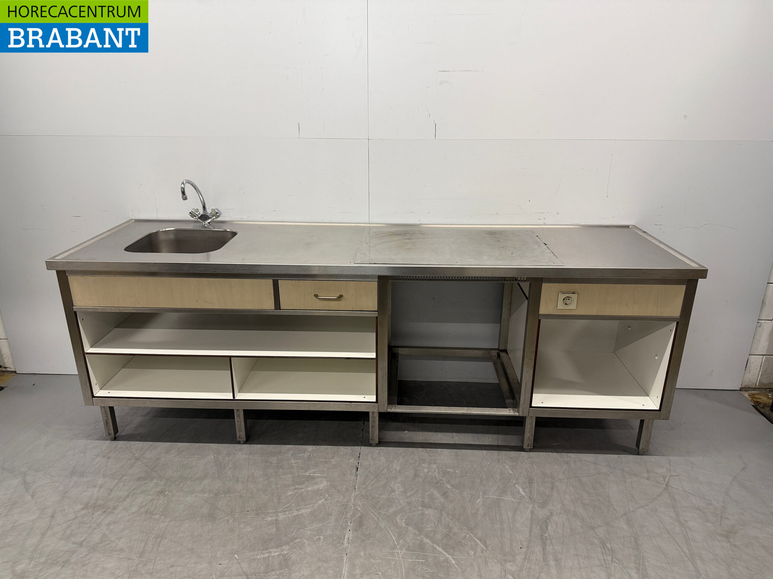 Edelstahlspüle mit Waschbecken und Wasserhahn 250 cm 230V Horeca