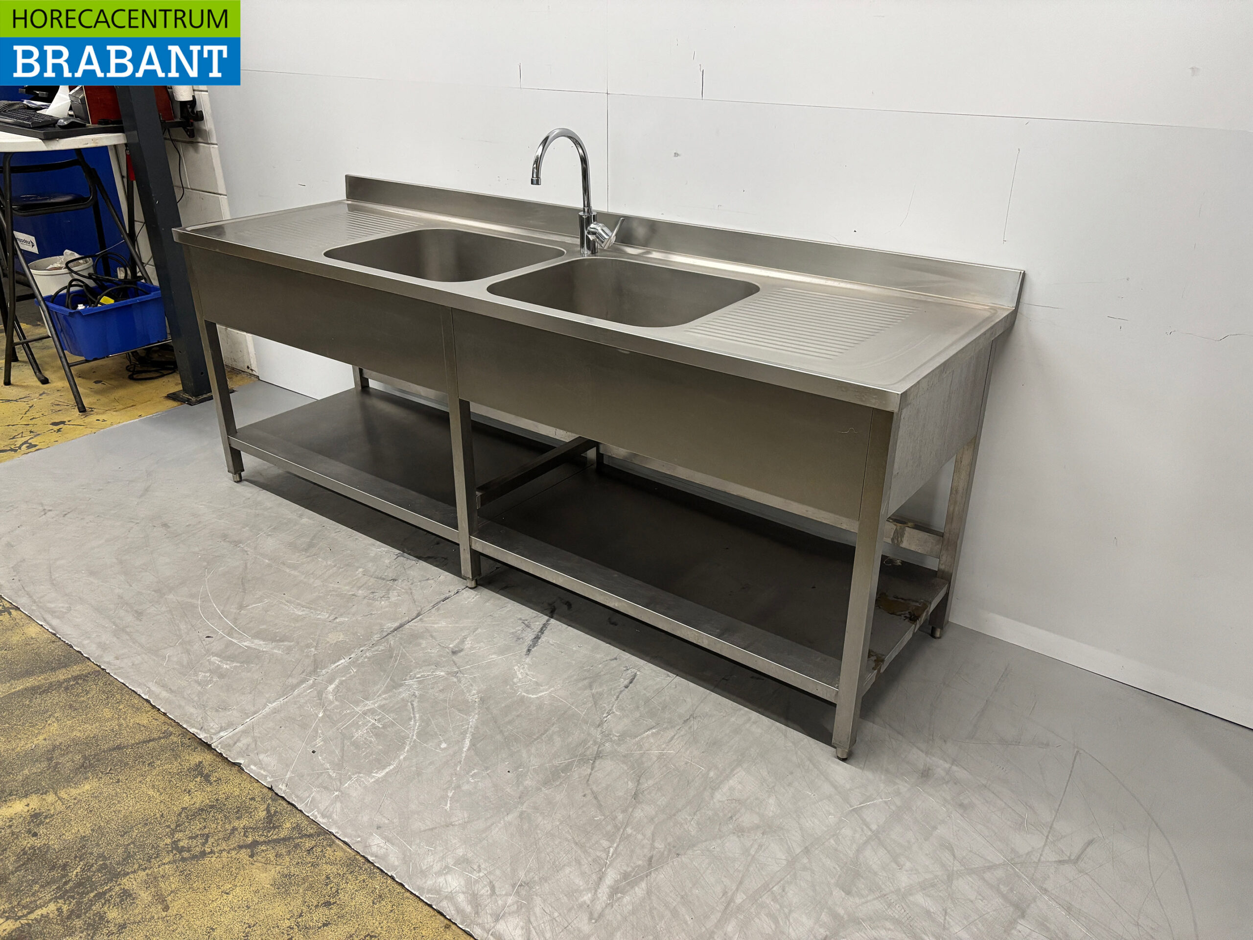 Edelstahl Doppelspültisch mit Wasserhahn 240 x 70 x 87 cm Catering – Bild 2