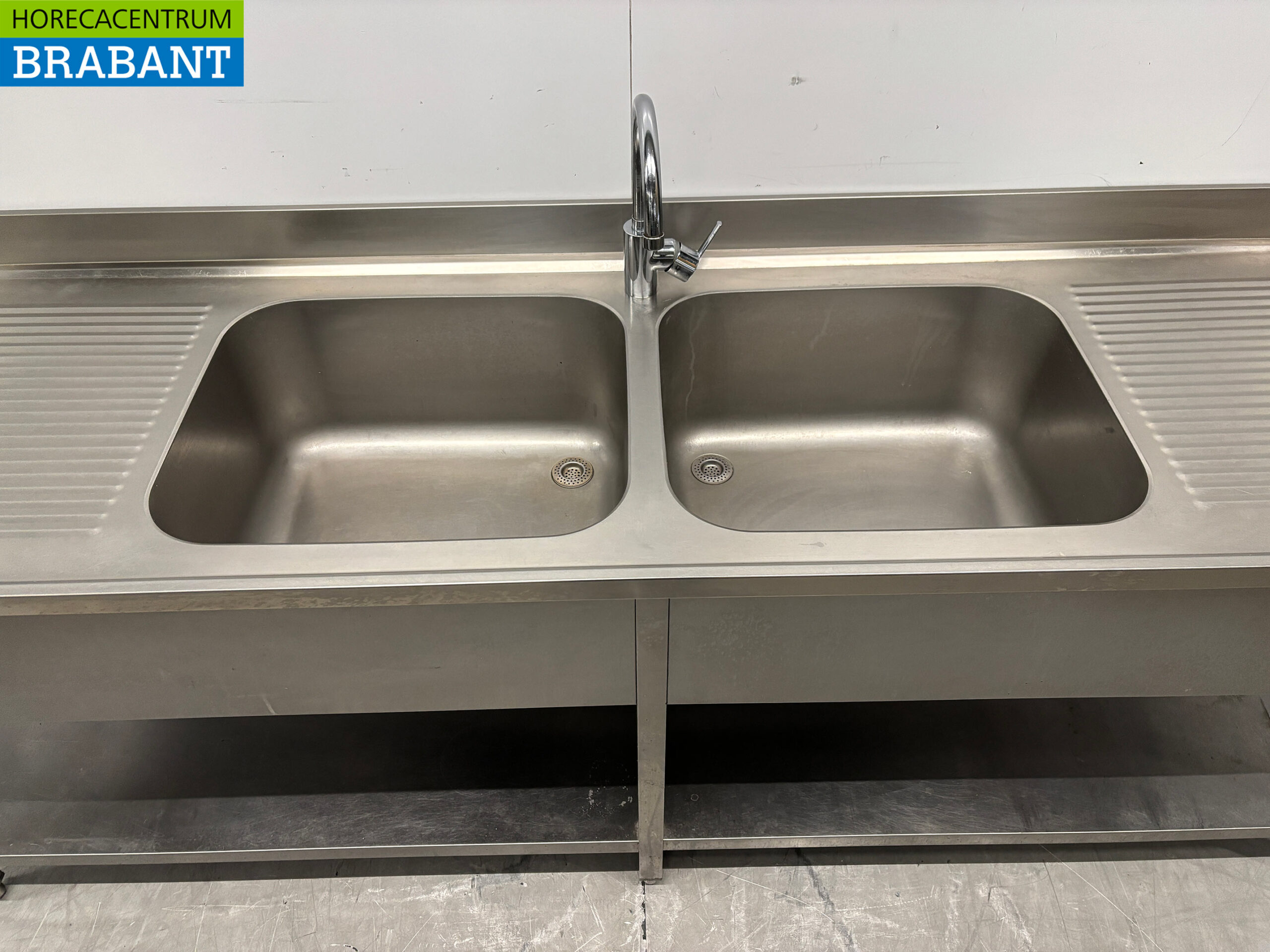 Edelstahl Doppelspültisch mit Wasserhahn 240 x 70 x 87 cm Catering – Bild 4