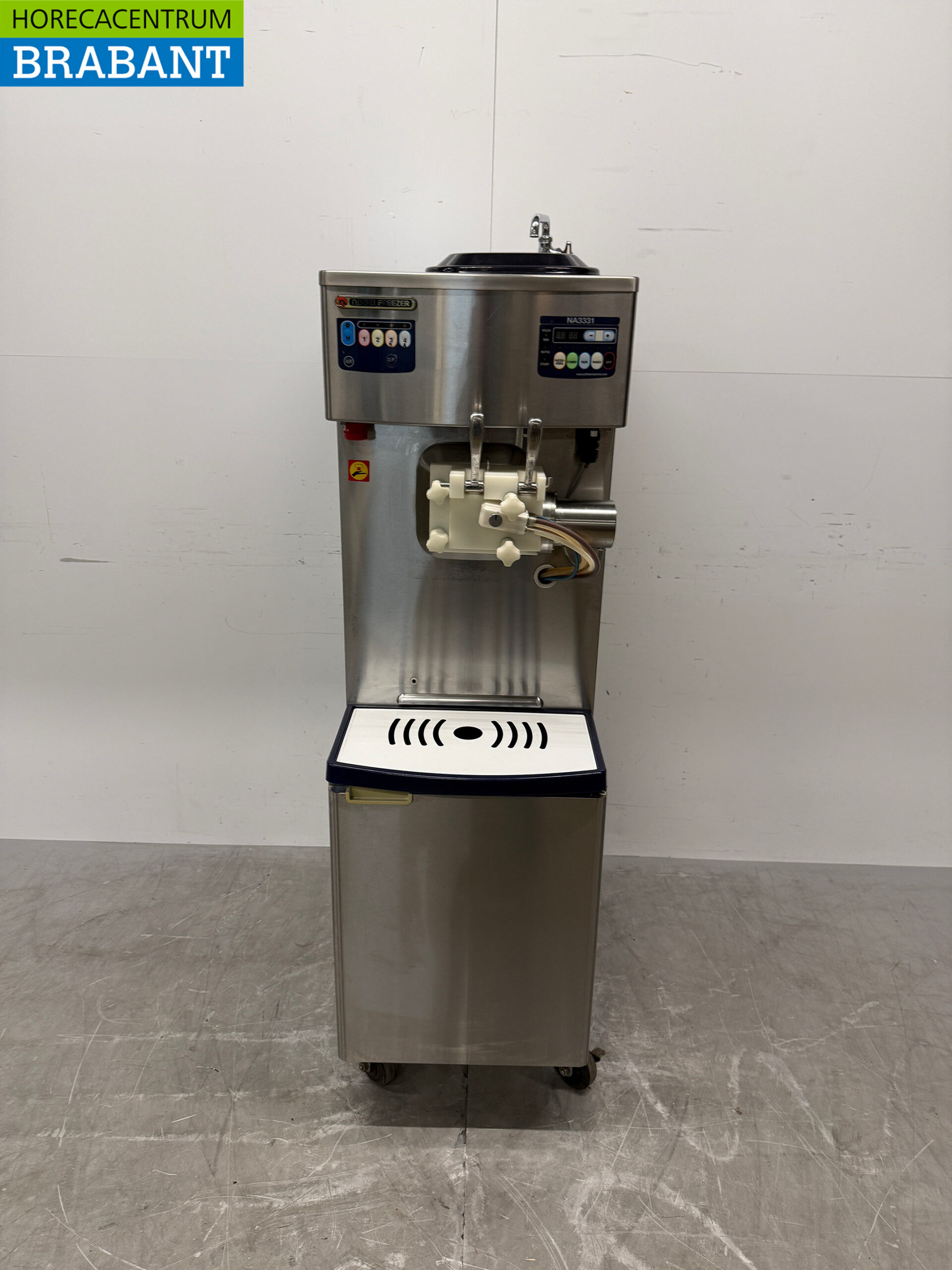 Edelstahl Nissei NA3331 Softeismaschine mit Milchshakefunktion 400V Catering
