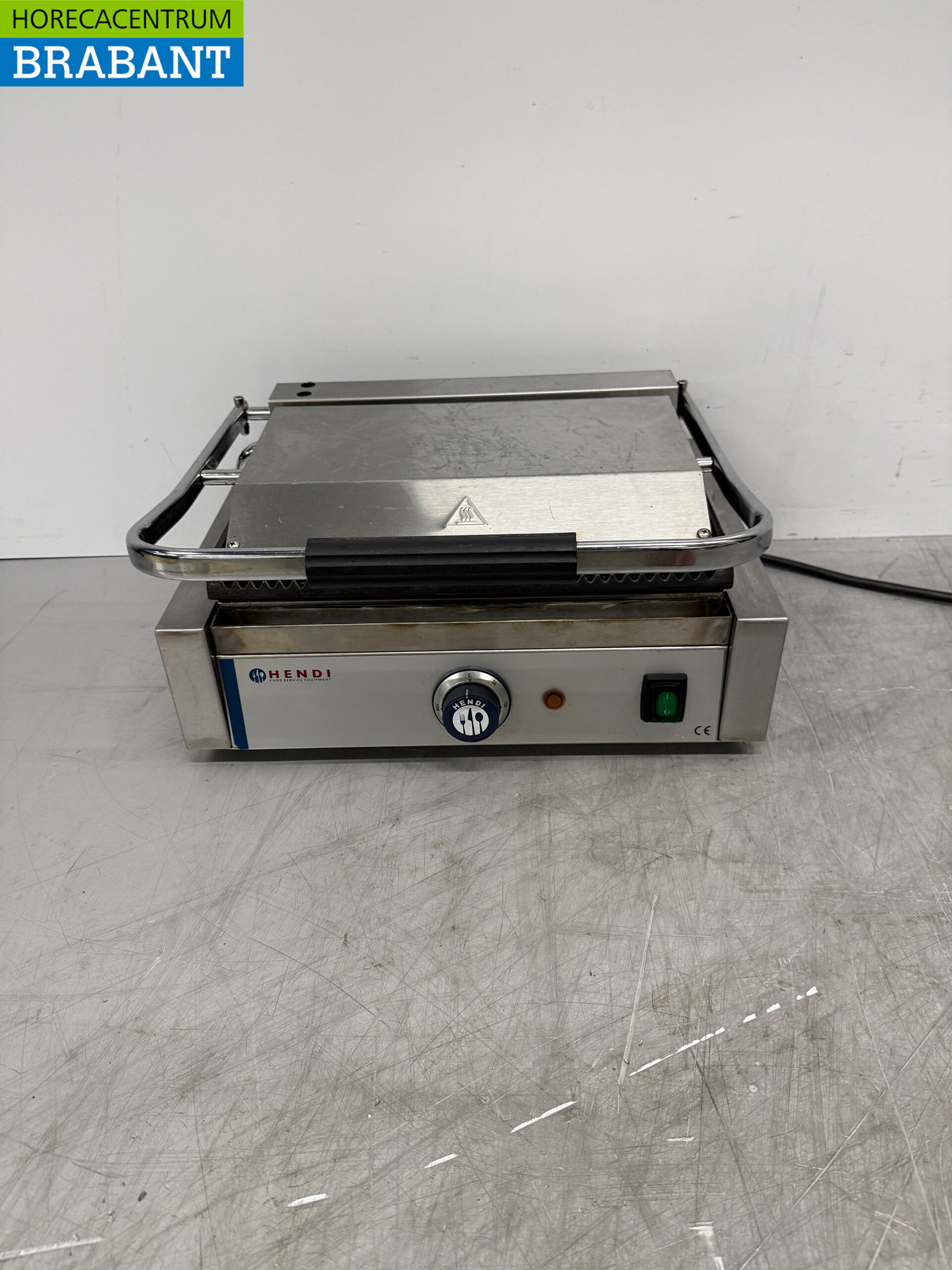 Hendi-Kontaktgrill aus Edelstahl, Panini-Grill, geriffelt, 230 V, Gastronomie