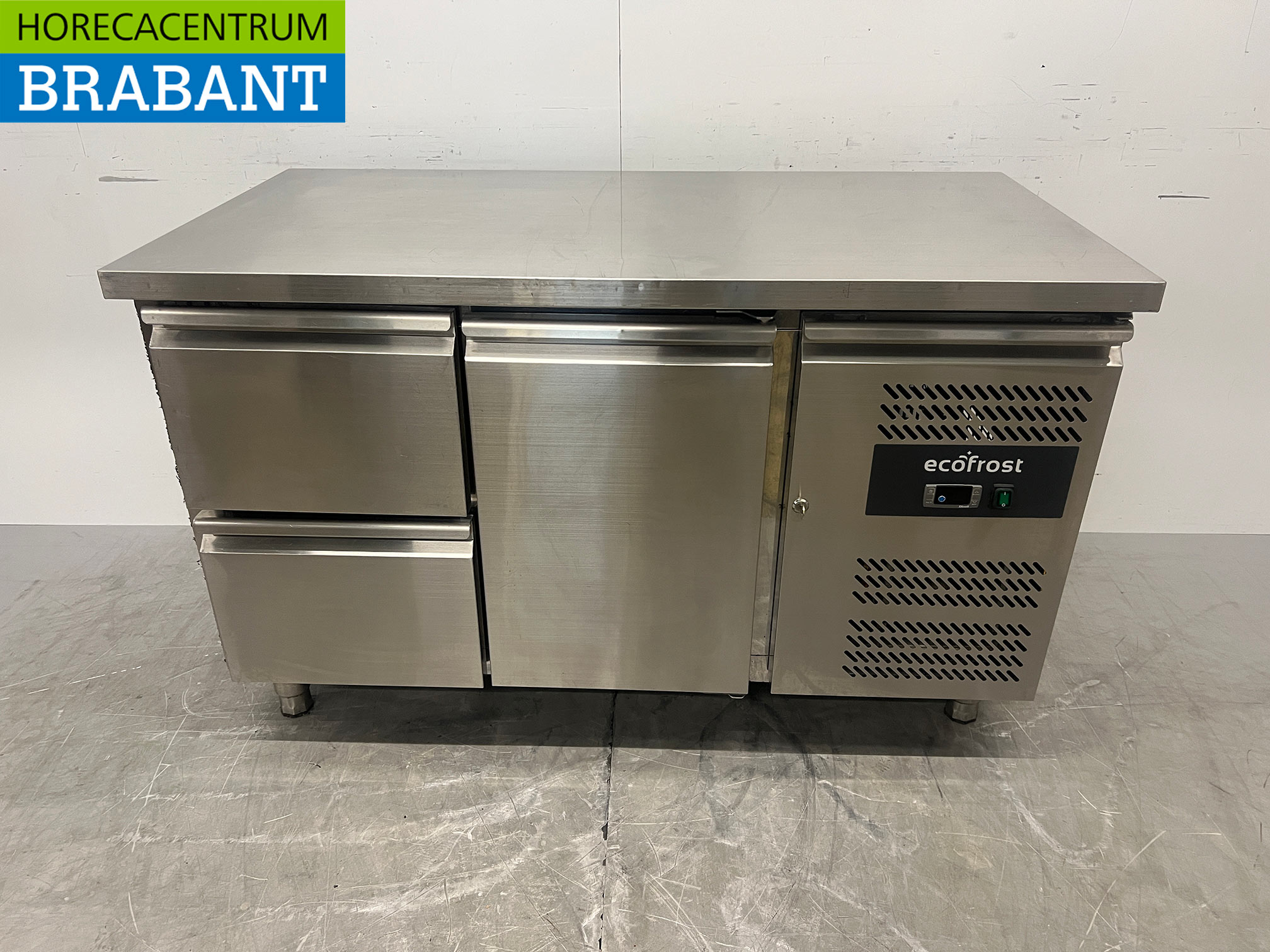 Edelstahl-Kühlarbeitsbank „Ecofrost“ mit 2 Schubladen und 2 Türen, 136 cm, 230 V, Gastronomie