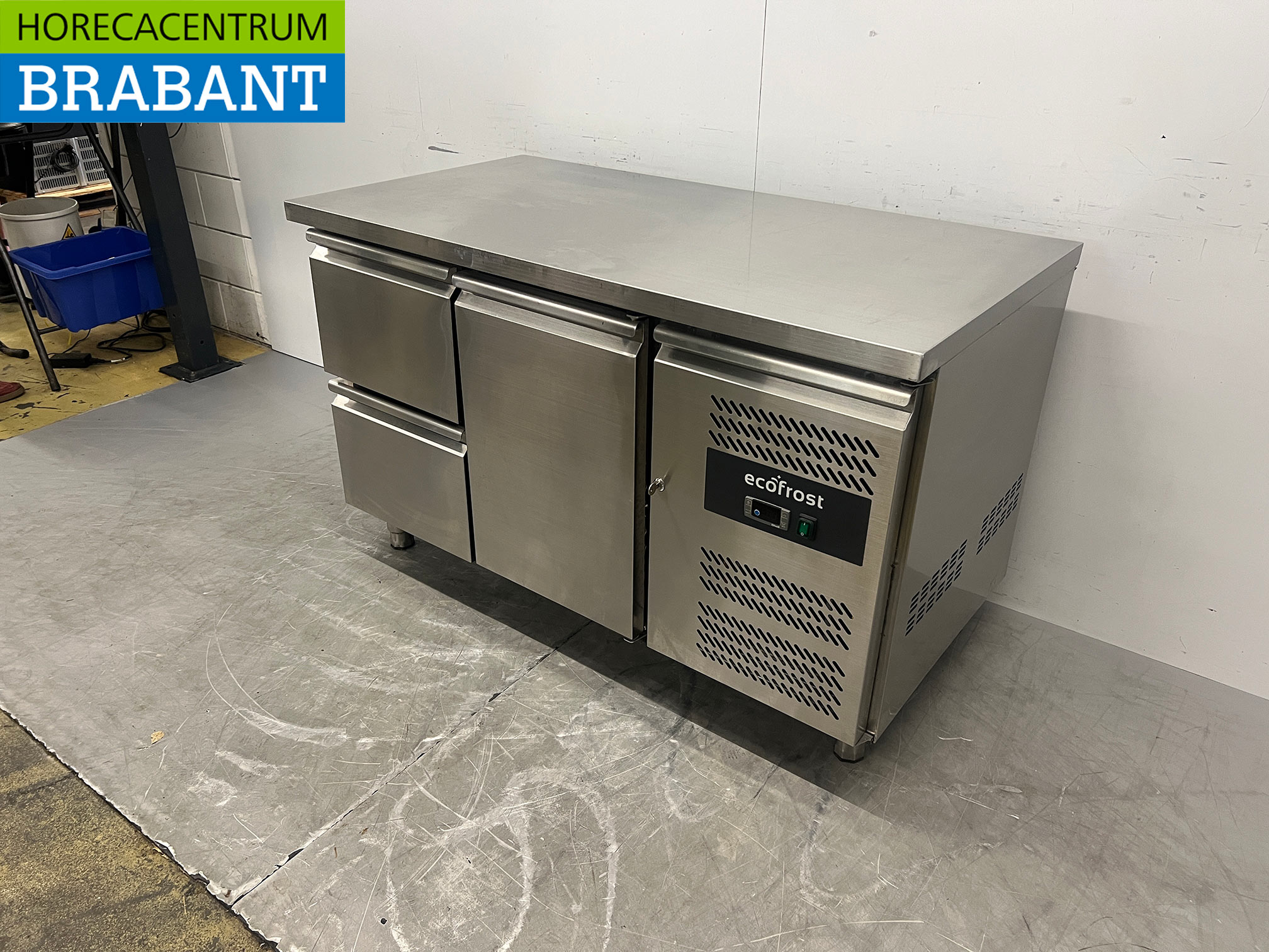 Edelstahl-Kühlarbeitsbank „Ecofrost“ mit 2 Schubladen und 2 Türen, 136 cm, 230 V, Gastronomie – Bild 2