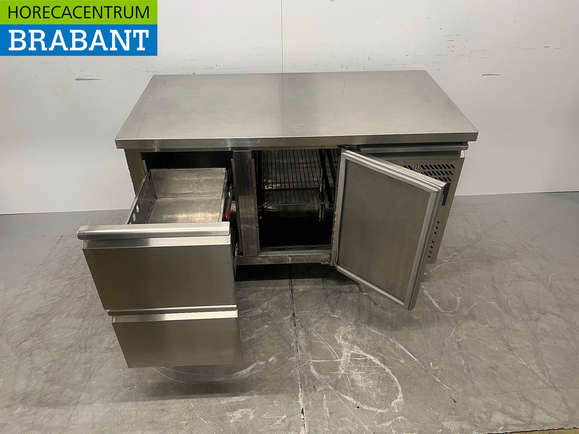 Edelstahl-Kühlarbeitsbank „Ecofrost“ mit 2 Schubladen und 2 Türen, 136 cm, 230 V, Gastronomie – Bild 4