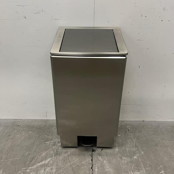 Edelstahl-Abfallbehälter „Josto“ mit Fußbetätigung und Soft-Close-Funktion, 60 Liter, Gastronomie