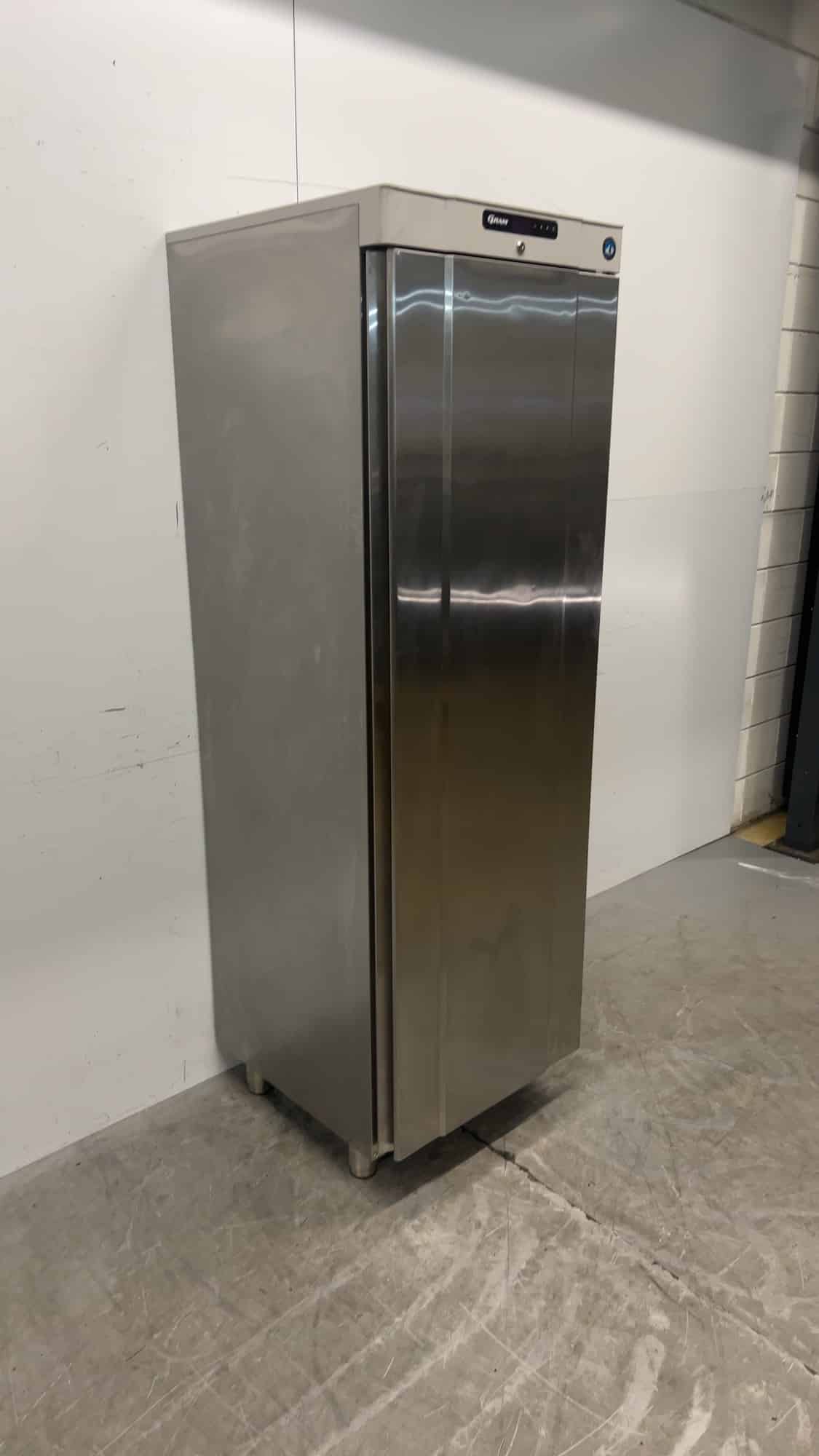 Edelstahl-Kühlschrank Hoshizaki K420R, 76 Liter, 230 V, 60 x 64 x 187,5 cm, Gastronomie